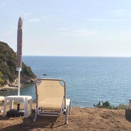 Katevi Luxury Seafront Villa 伊里斯斯 外观 照片