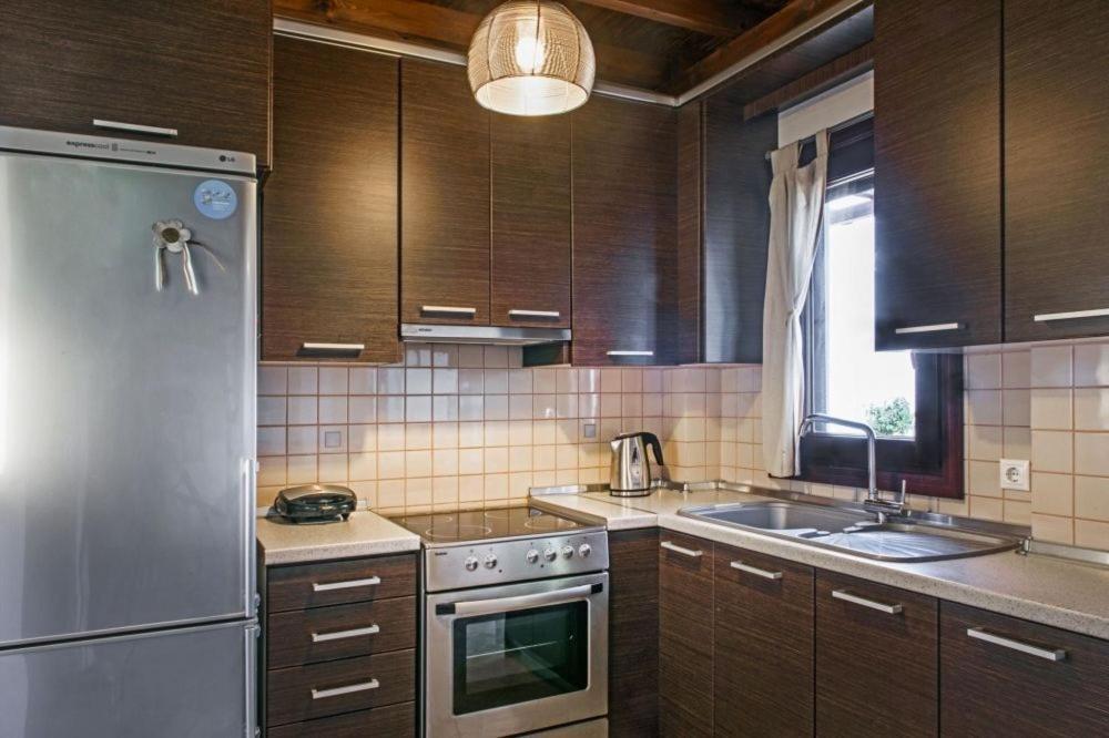 Katevi Luxury Seafront Villa 伊里斯斯 外观 照片