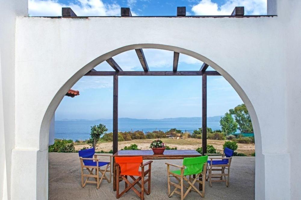 Katevi Luxury Seafront Villa 伊里斯斯 外观 照片