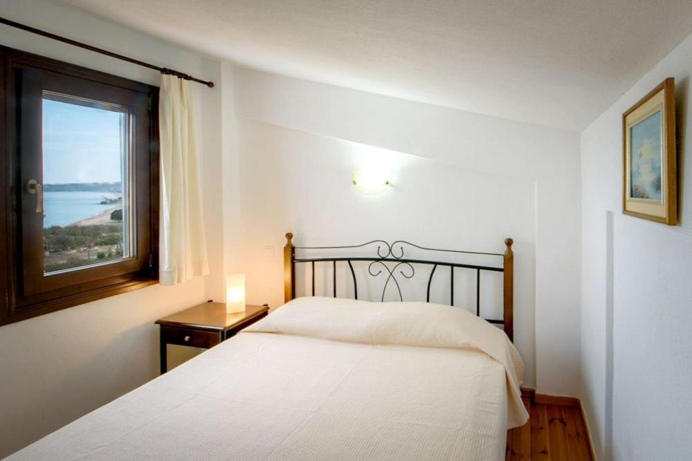 Katevi Luxury Seafront Villa 伊里斯斯 外观 照片