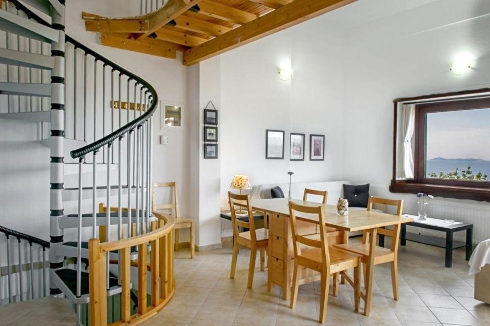 Katevi Luxury Seafront Villa 伊里斯斯 外观 照片