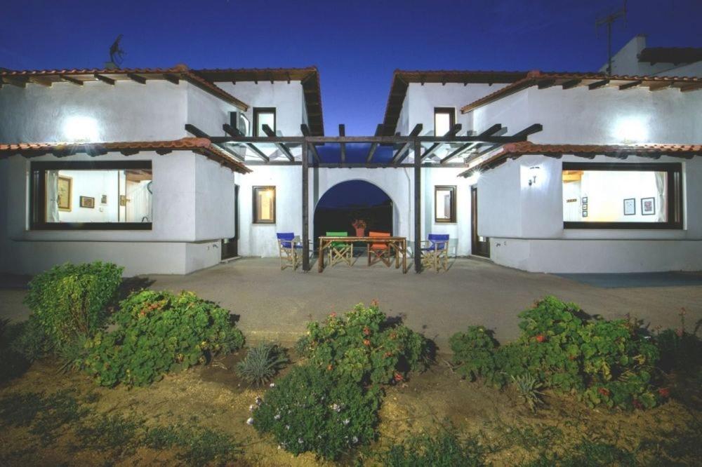 Katevi Luxury Seafront Villa 伊里斯斯 外观 照片