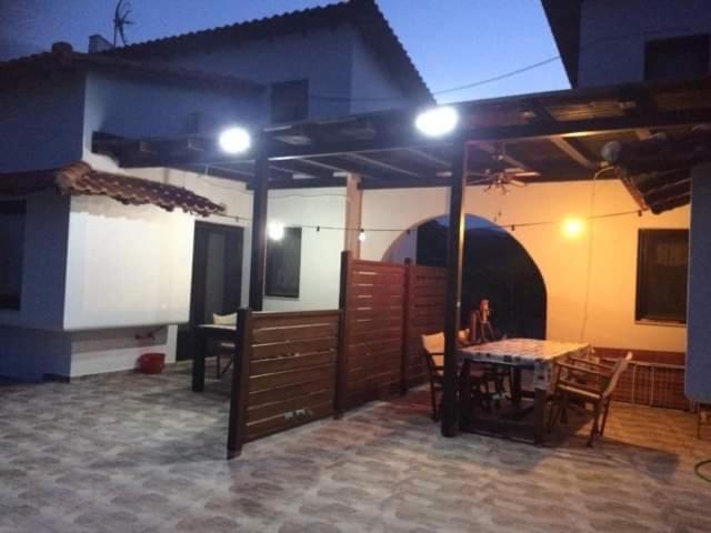 Katevi Luxury Seafront Villa 伊里斯斯 外观 照片